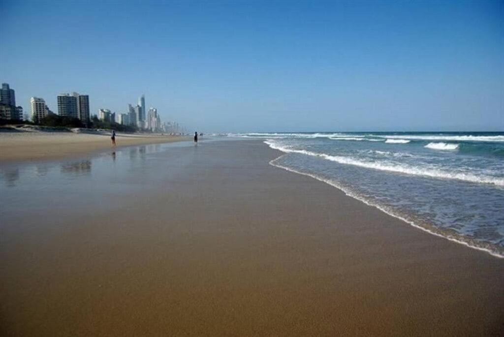 Surfers Paradise - 1 Bedroom Fully Furnished Apartment *