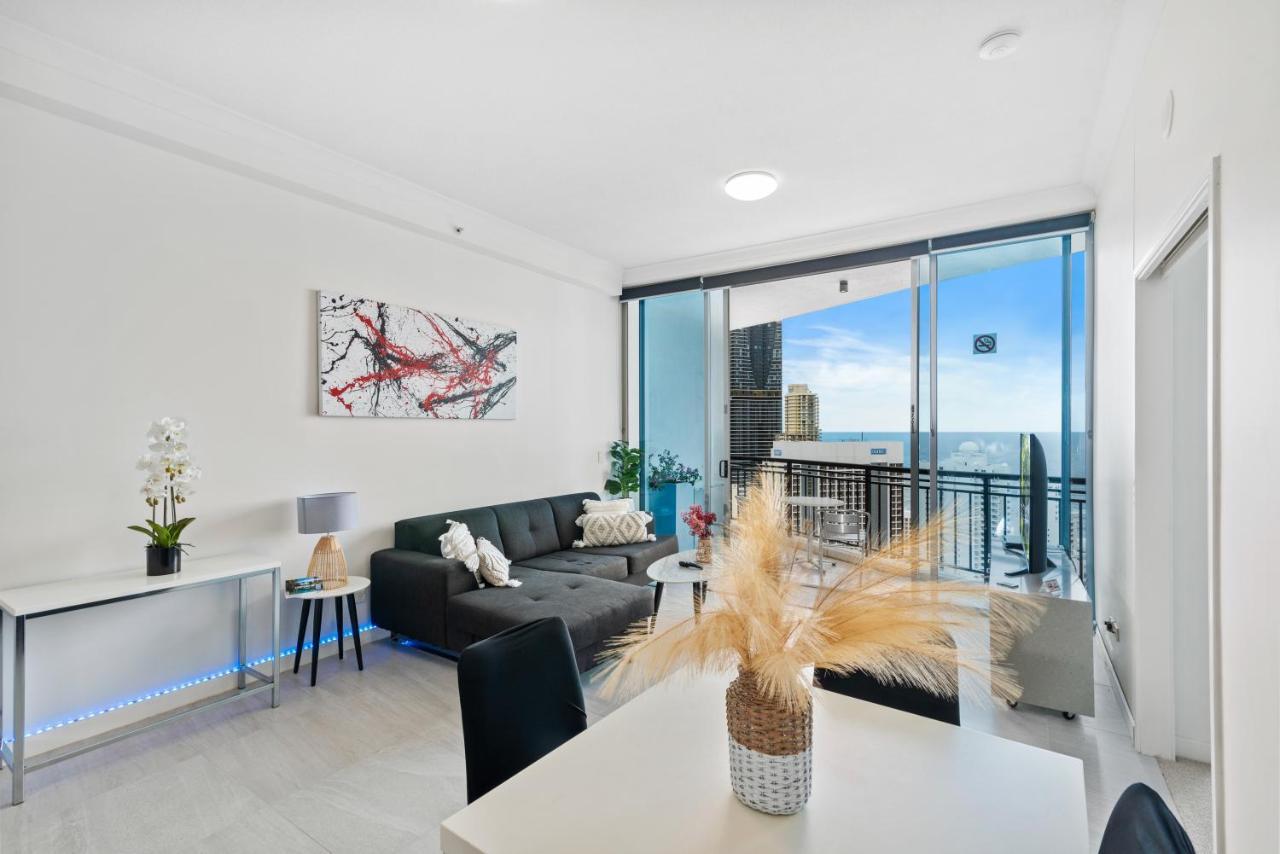 2 Bedroom View In Surfers Paradise! Free Parking & Wifi *