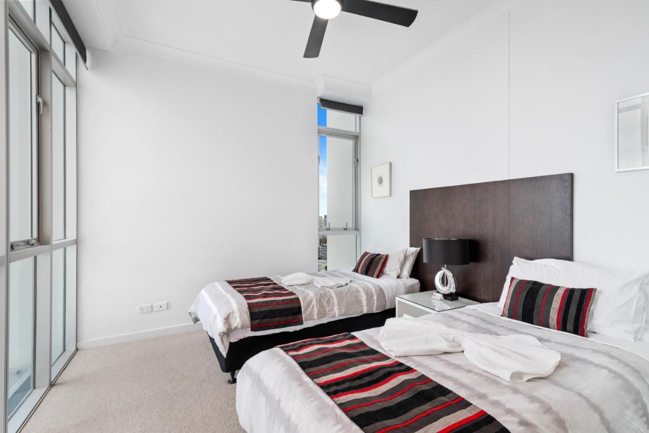 2 Bedroom View In Surfers Paradise! Free Parking & Wifi