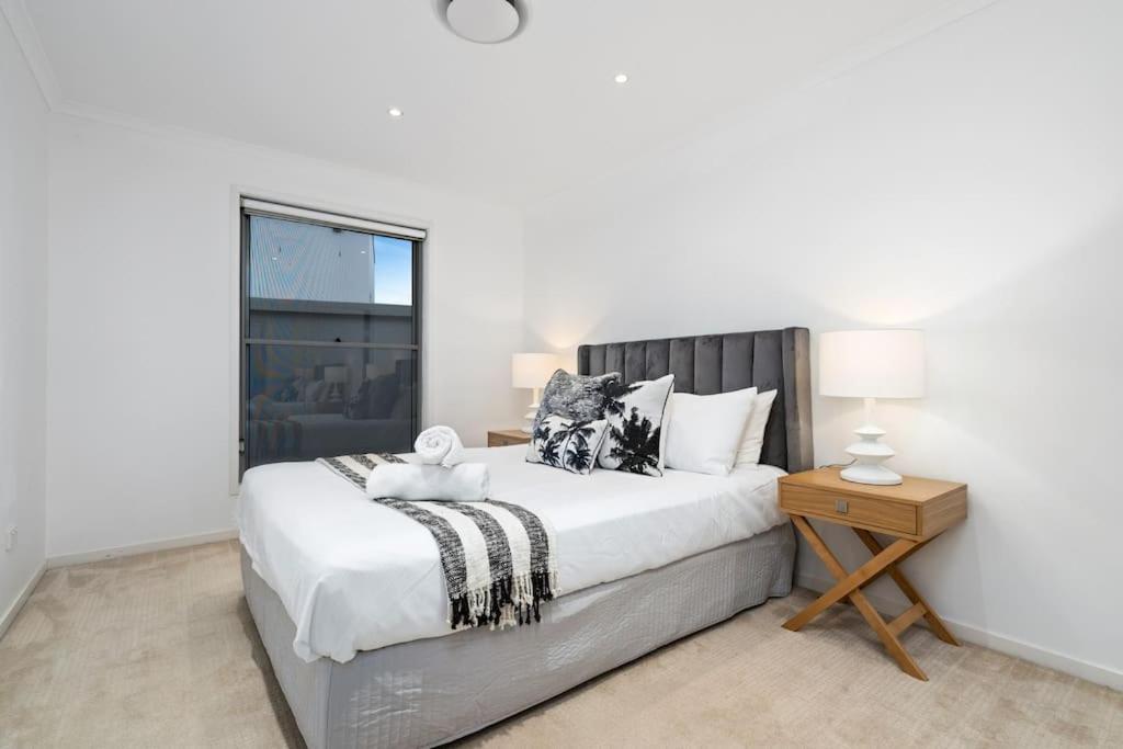 Sorrento Waterfront Retreat,pool Gold Coast