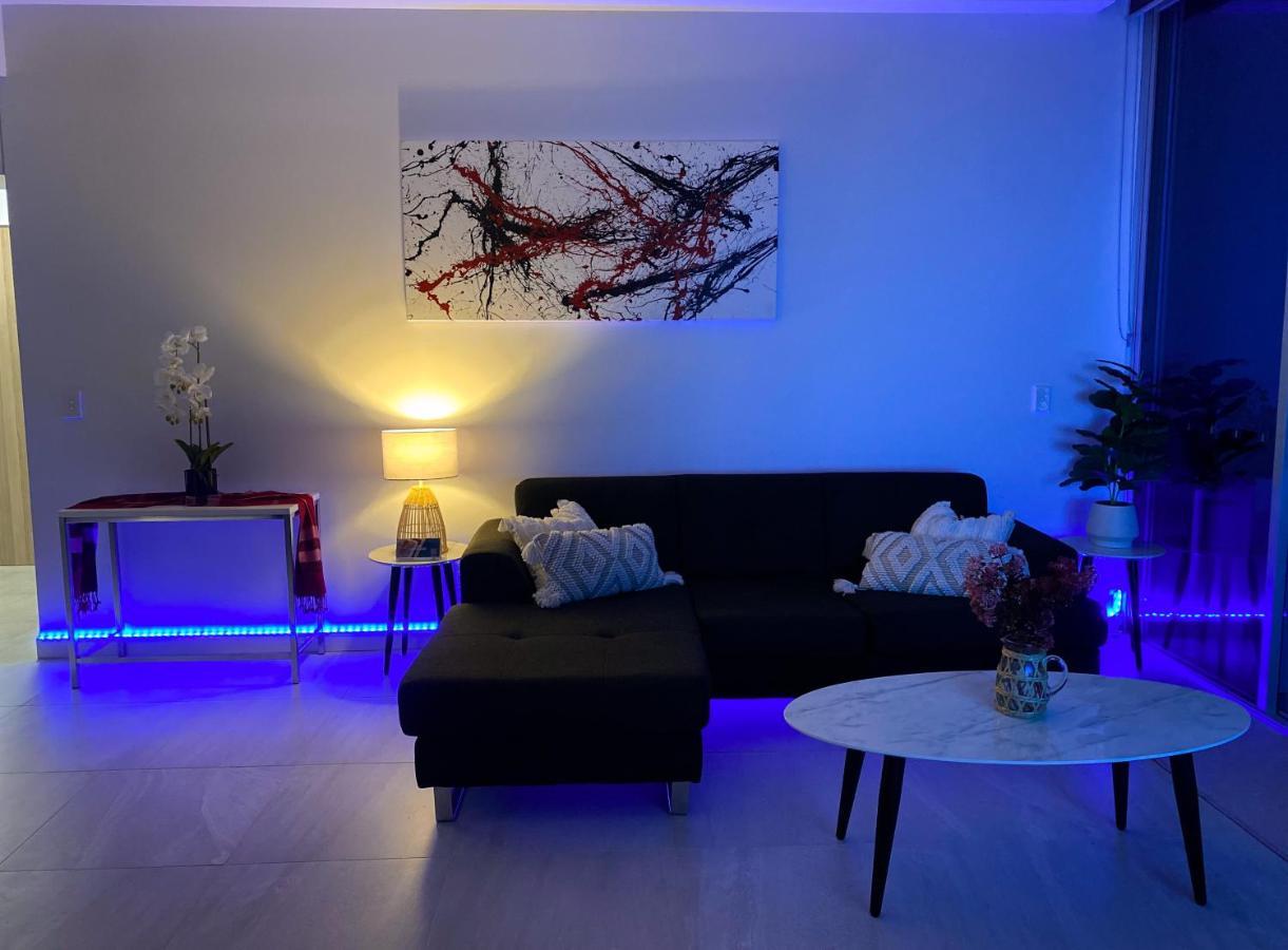 2 Bedroom View In Surfers Paradise! Free Parking & Wifi Apartment