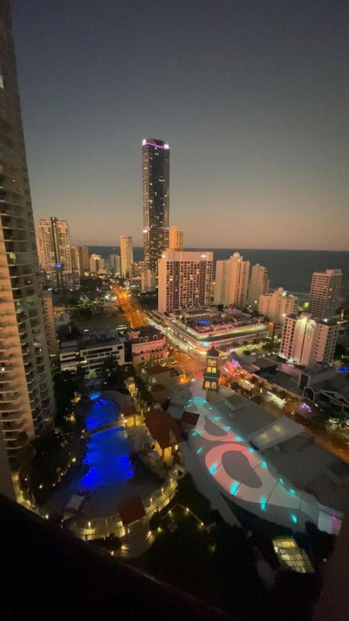 2 Bedroom View In Surfers Paradise! Free Parking & Wifi *
