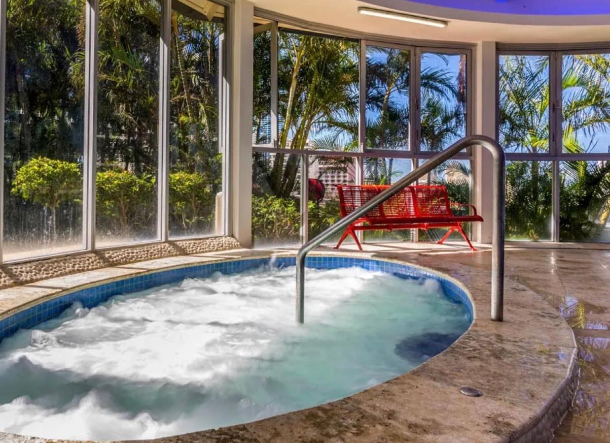 2 Bedroom View In Surfers Paradise! Free Parking & Wifi * Gold Coast