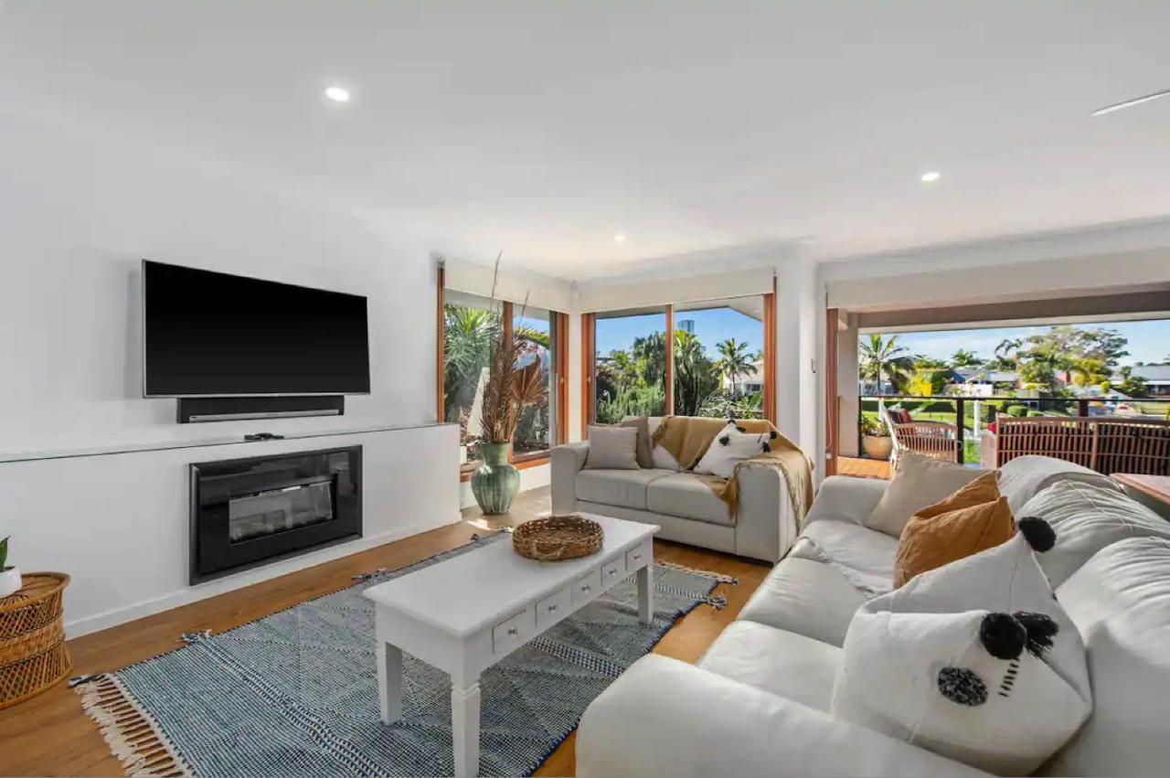 Holiday home Broadbeach - Heated Pool - Sleeps 7