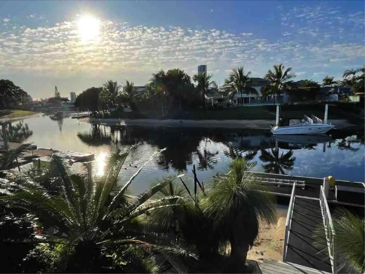 Holiday home Broadbeach - Heated Pool - Sleeps 7