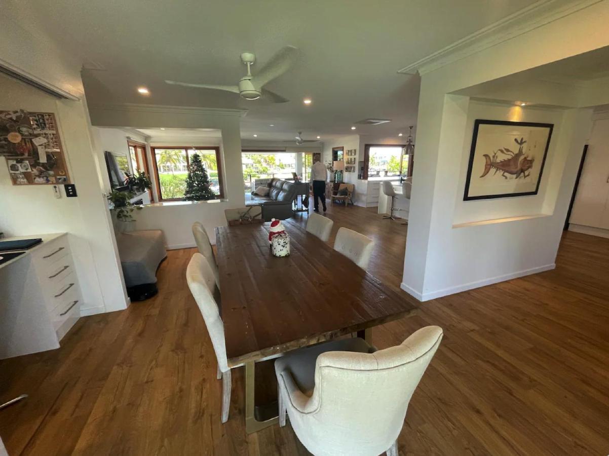 Holiday home Broadbeach - Heated Pool - Sleeps 7 *