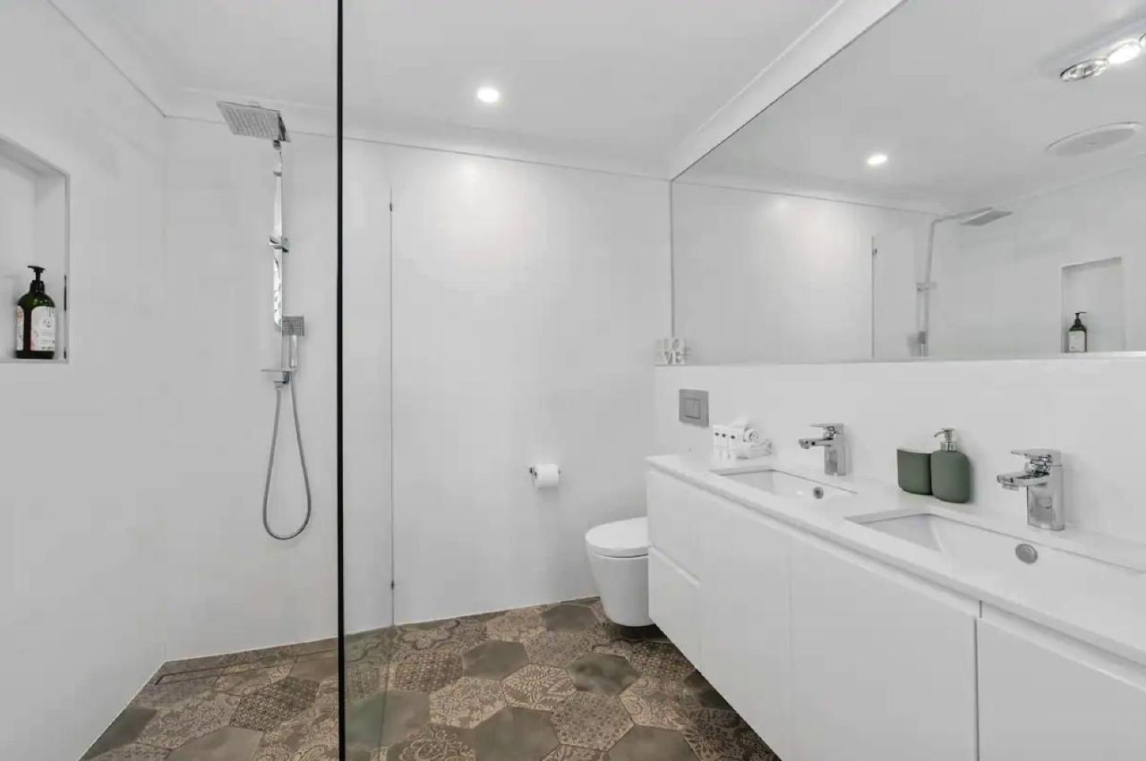 Holiday home Broadbeach - Heated Pool - Sleeps 7