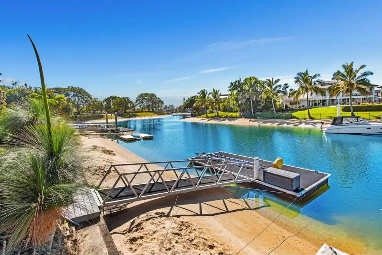 Broadbeach - Heated Pool - Sleeps 7 Holiday home