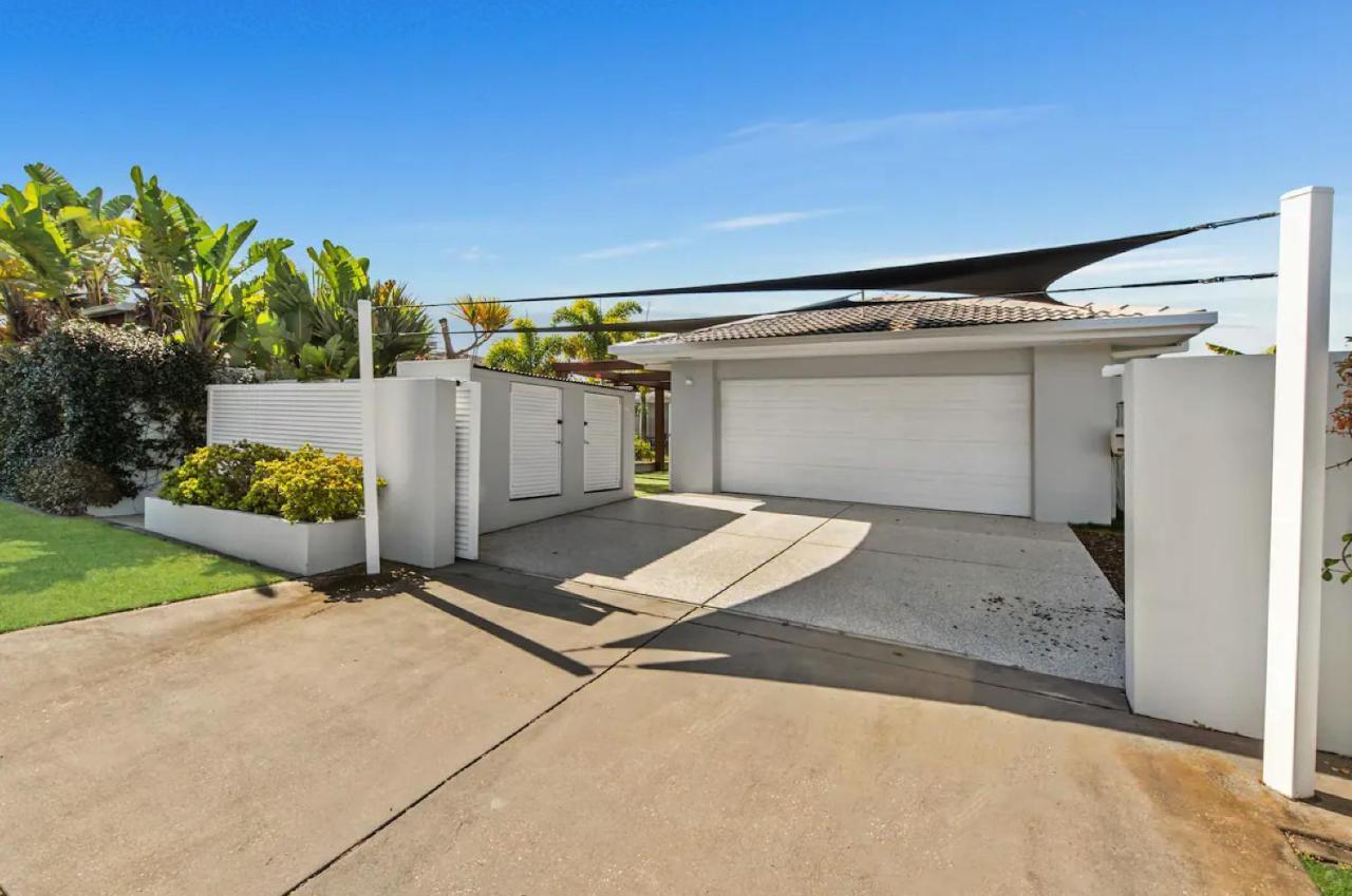 Broadbeach - Heated Pool - Sleeps 7 Holiday home