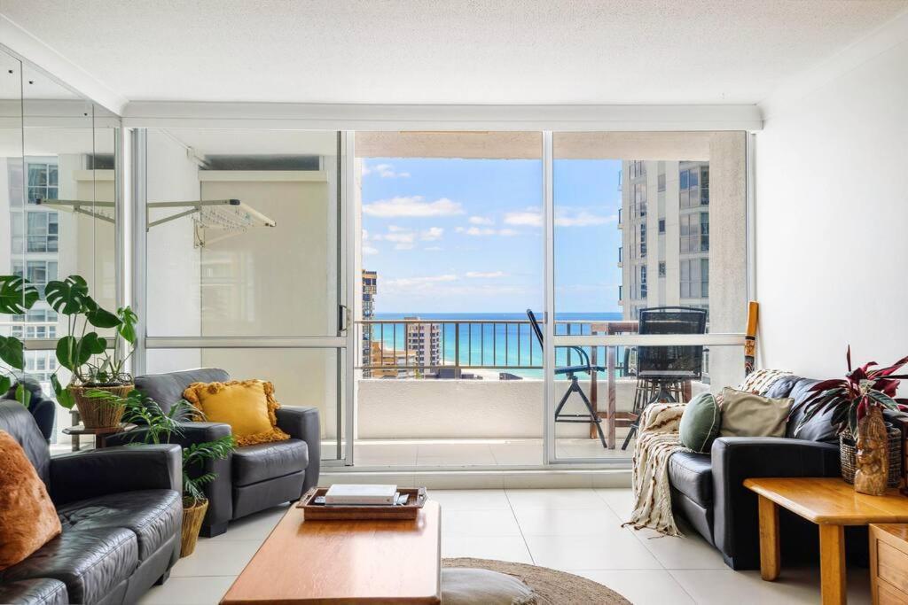 Apartment 600 Fan Fav