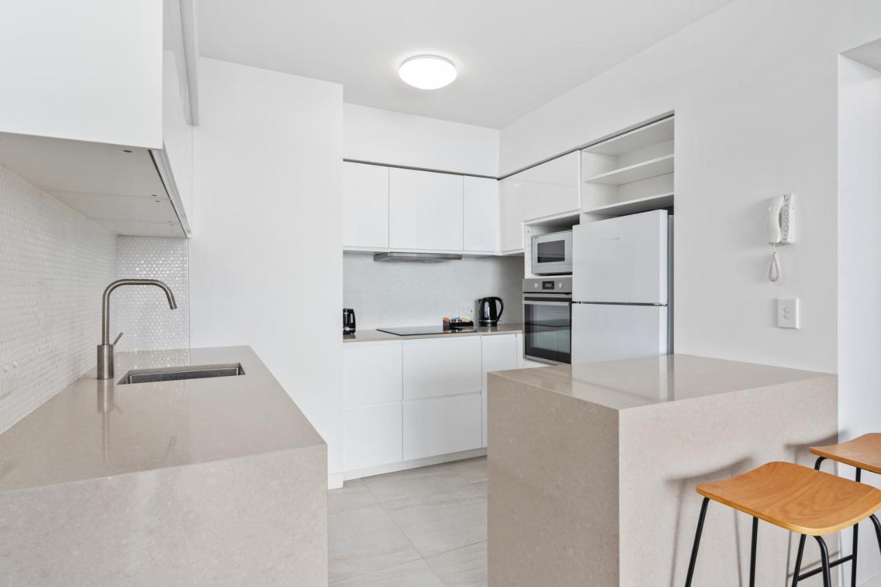 2 Bedroom View In Surfers Paradise! Free Parking & Wifi * Gold Coast