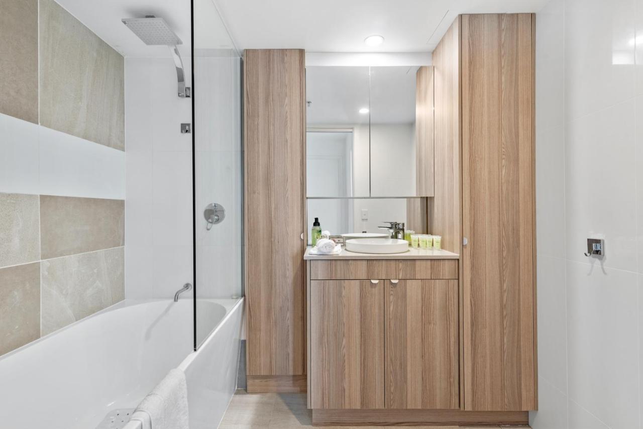 2 Bedroom View In Surfers Paradise! Free Parking & Wifi