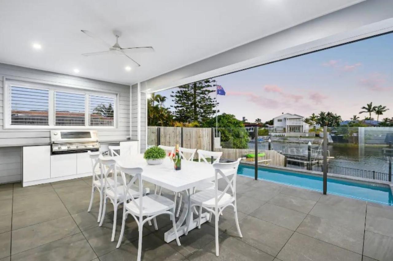 Capri Waterfront 5br Waterfront Heated Pool Holiday home Gold Coast