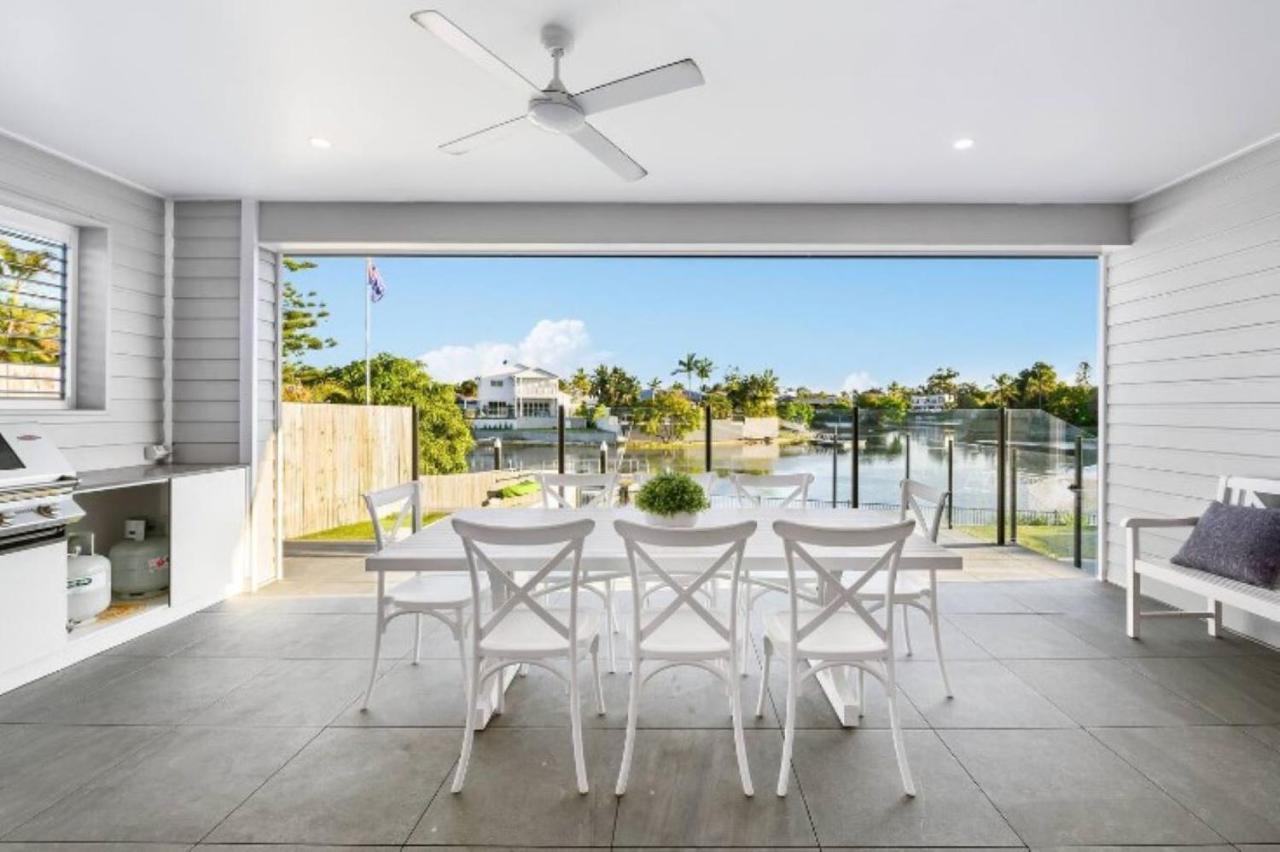 Capri Waterfront 5br Waterfront Heated Pool Holiday home Gold Coast