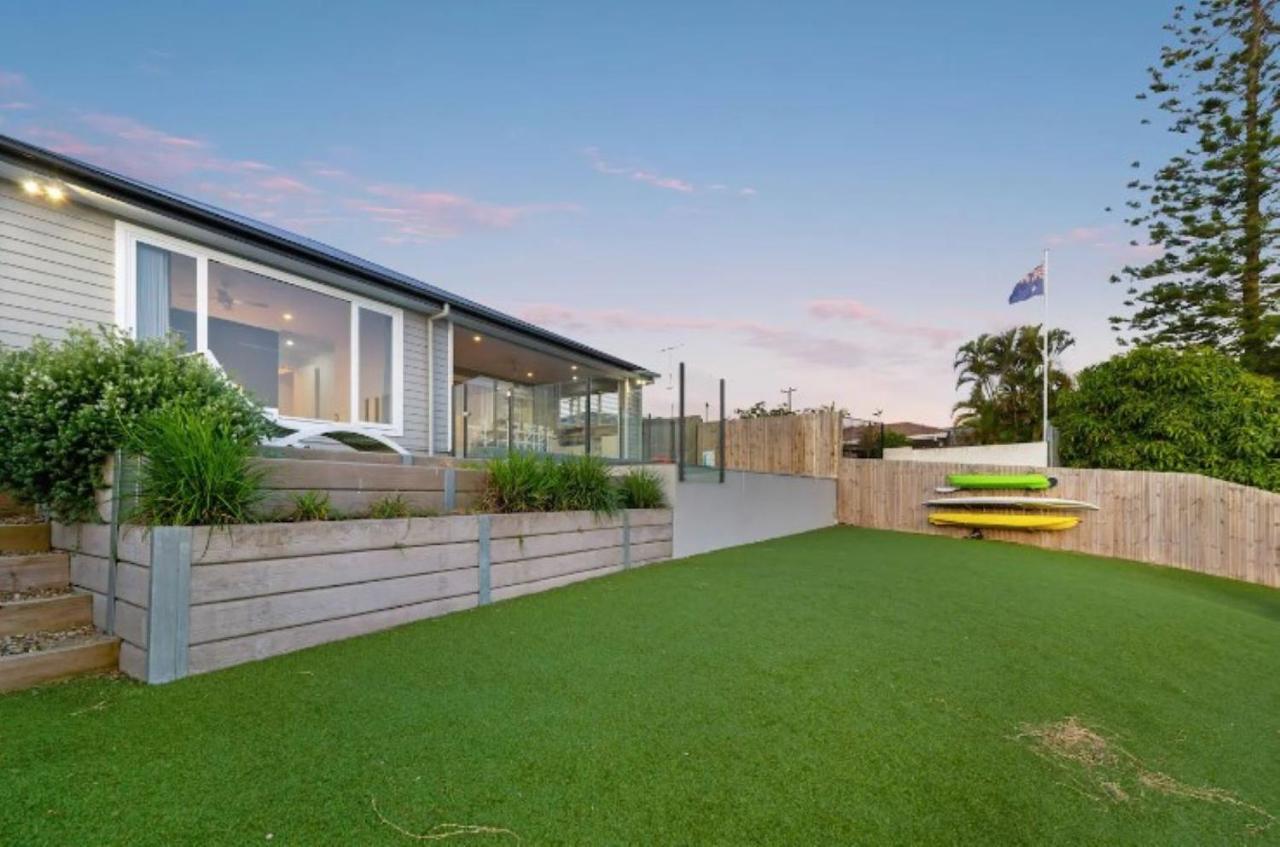 Capri Waterfront 5br Waterfront Heated Pool Holiday home Gold Coast
