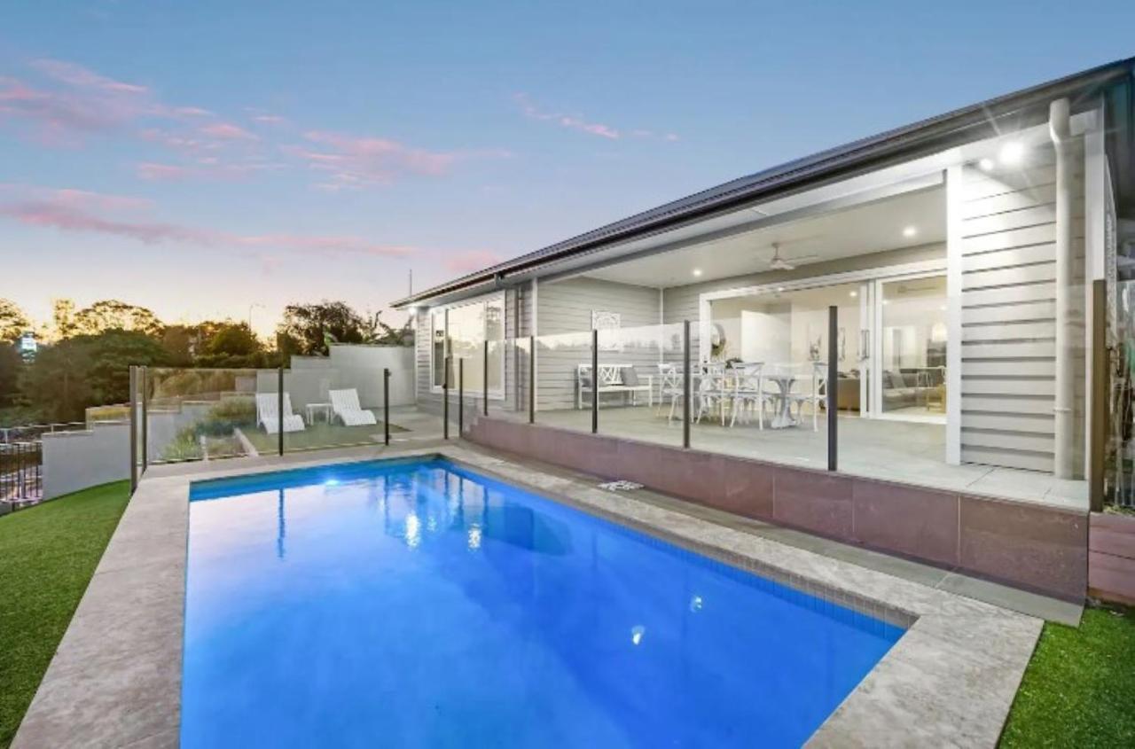 Capri Waterfront 5br Waterfront Heated Pool