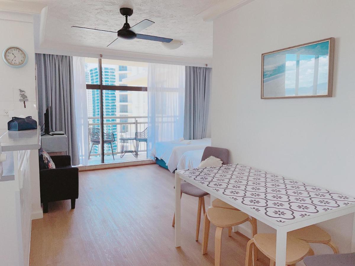 Apartment 1 Bedroom And 1 Living Family