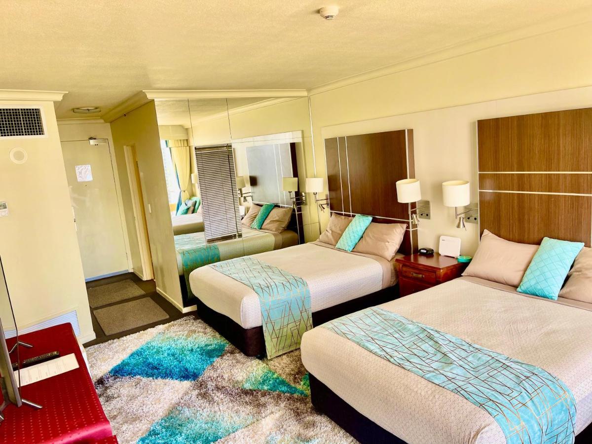 High Floor Ocean View At Surfers Paradise - Apartment Gold Coast
