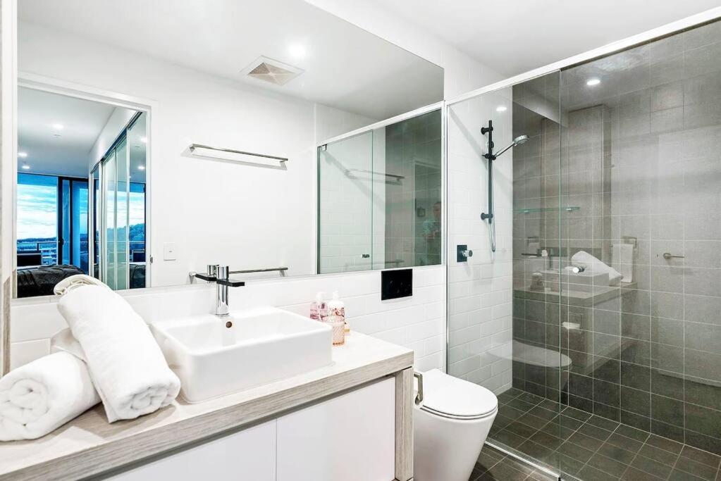 5 Star Beachfront Sky In Prime Location Apartment Gold Coast