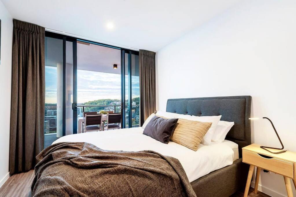 5 Star Beachfront Sky In Prime Location Apartment
