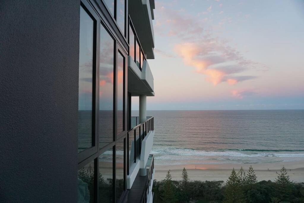 5 Star Beachfront Sky In Prime Location Apartment
