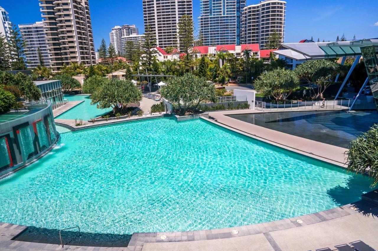 Beachside Surfers Q1 Three Bedroom * Gold Coast