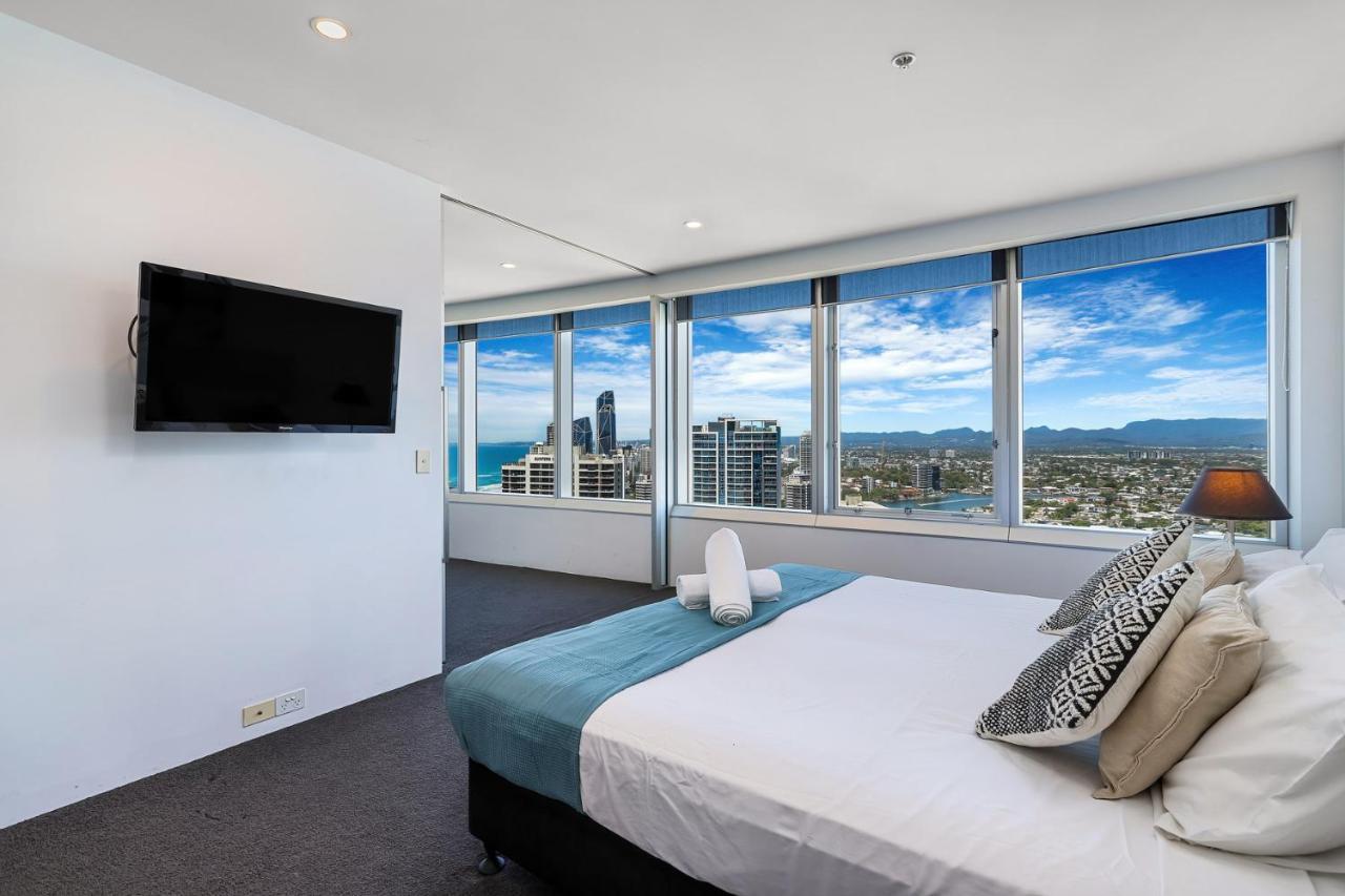 Beachside Surfers Q1 Three Bedroom * Gold Coast
