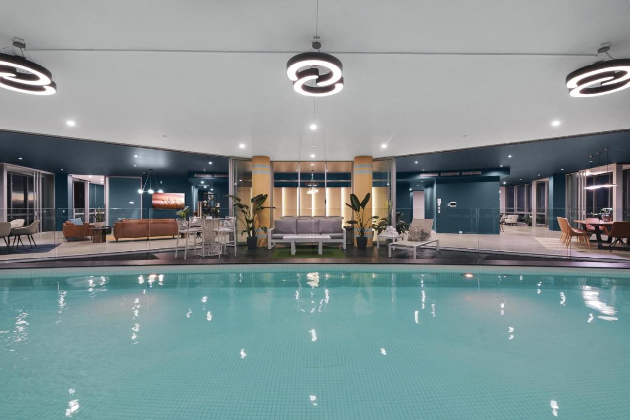 Beachside Surfers Q1 Three Bedroom Apartment Gold Coast