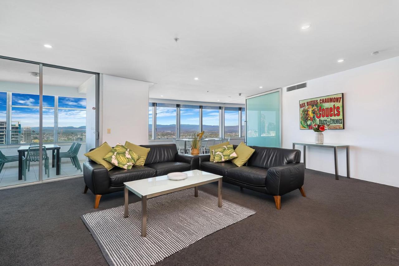 Apartment Beachside Surfers Q1 Three Bedroom *