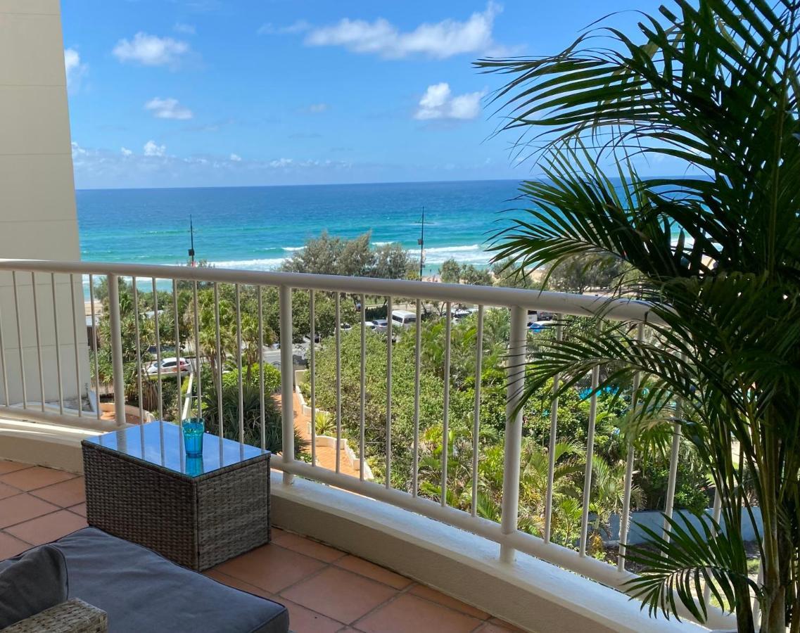 Beachfront Romantic Getaway - Surfers Paradise Apartamento