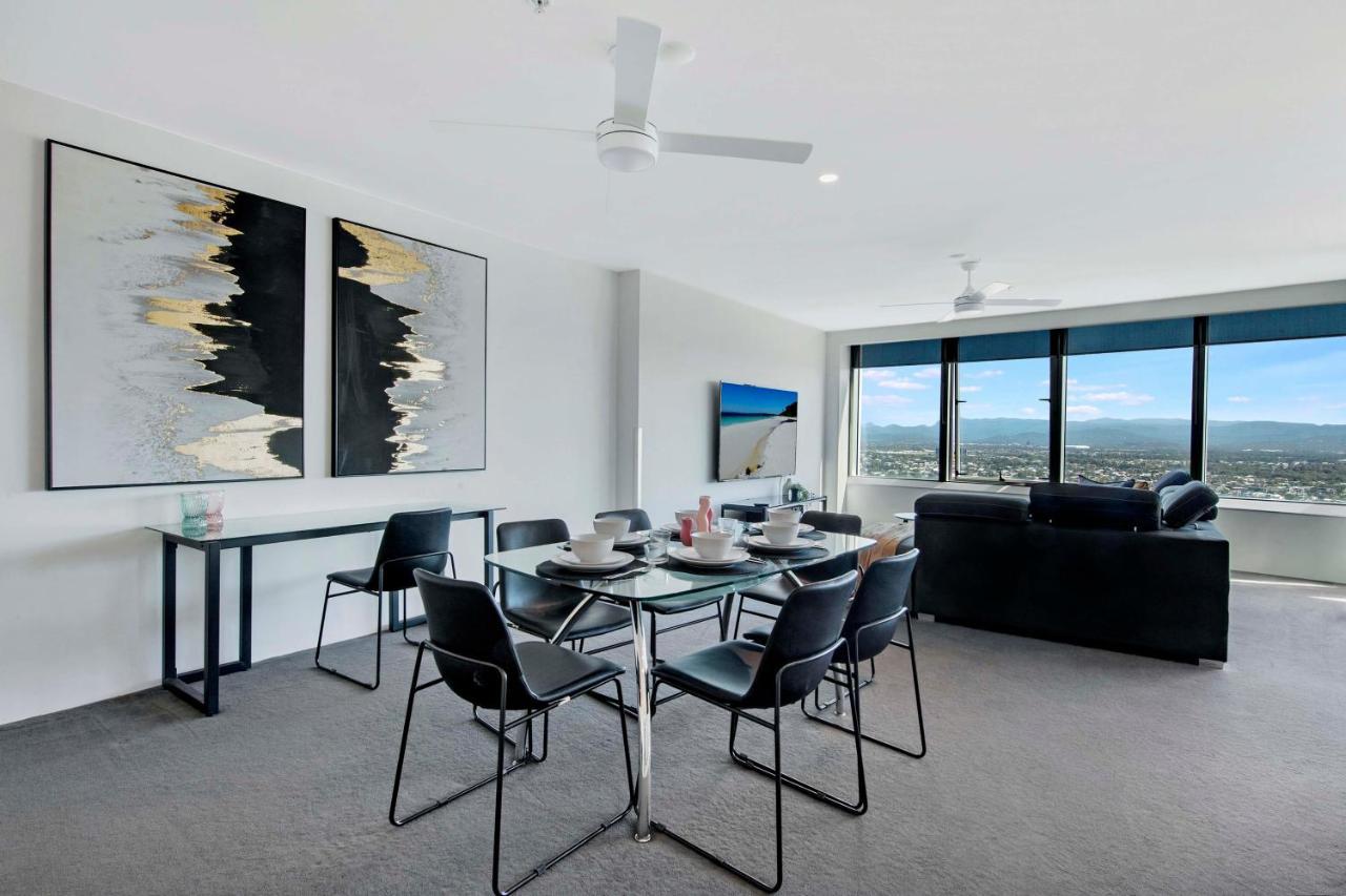 Apartment Q Tower At Surfers Paradise - From Level 3 - Private & Self Contained