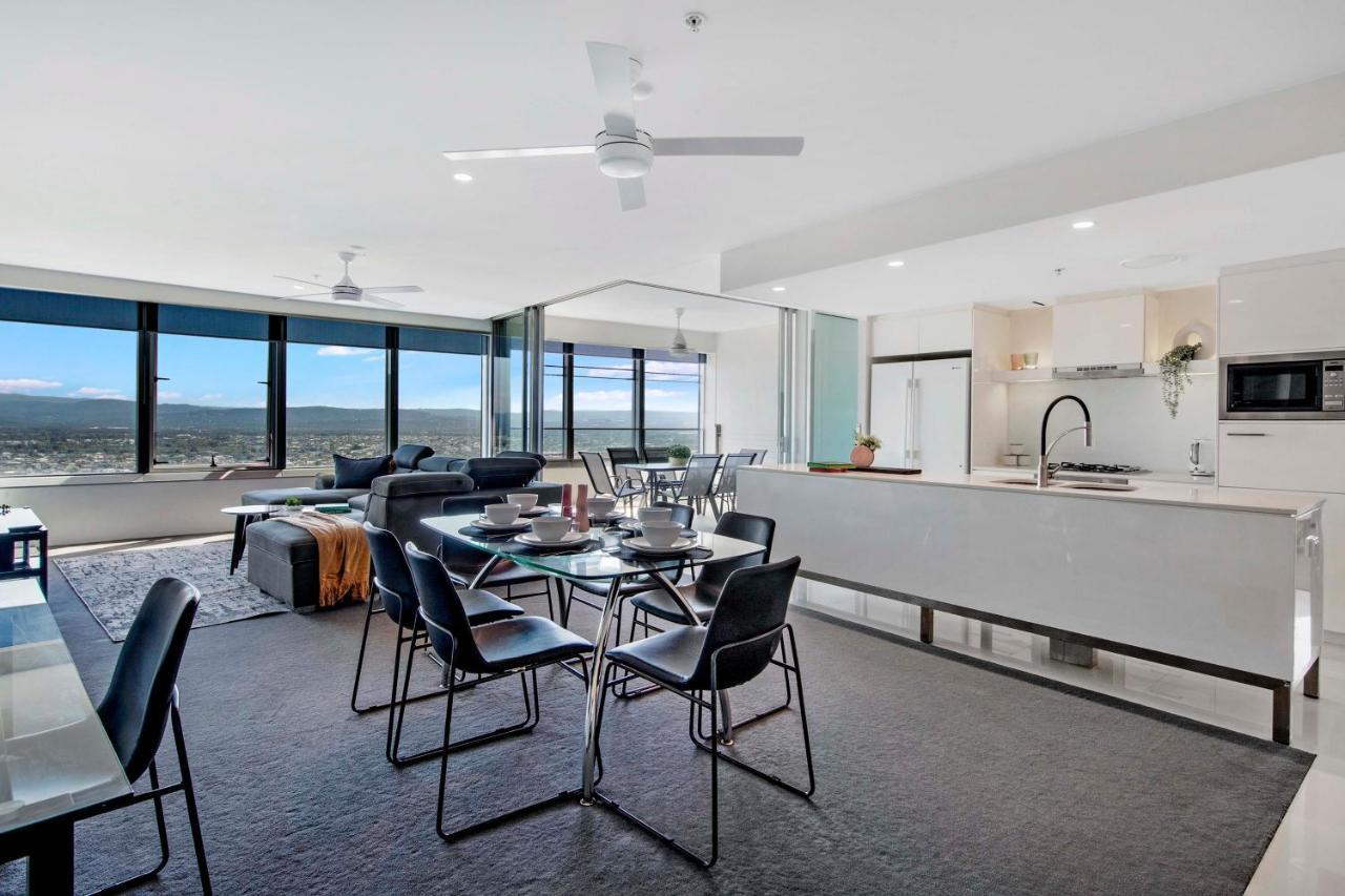 Apartment Q Tower At Surfers Paradise - From Level 3 - Private & Self Contained *