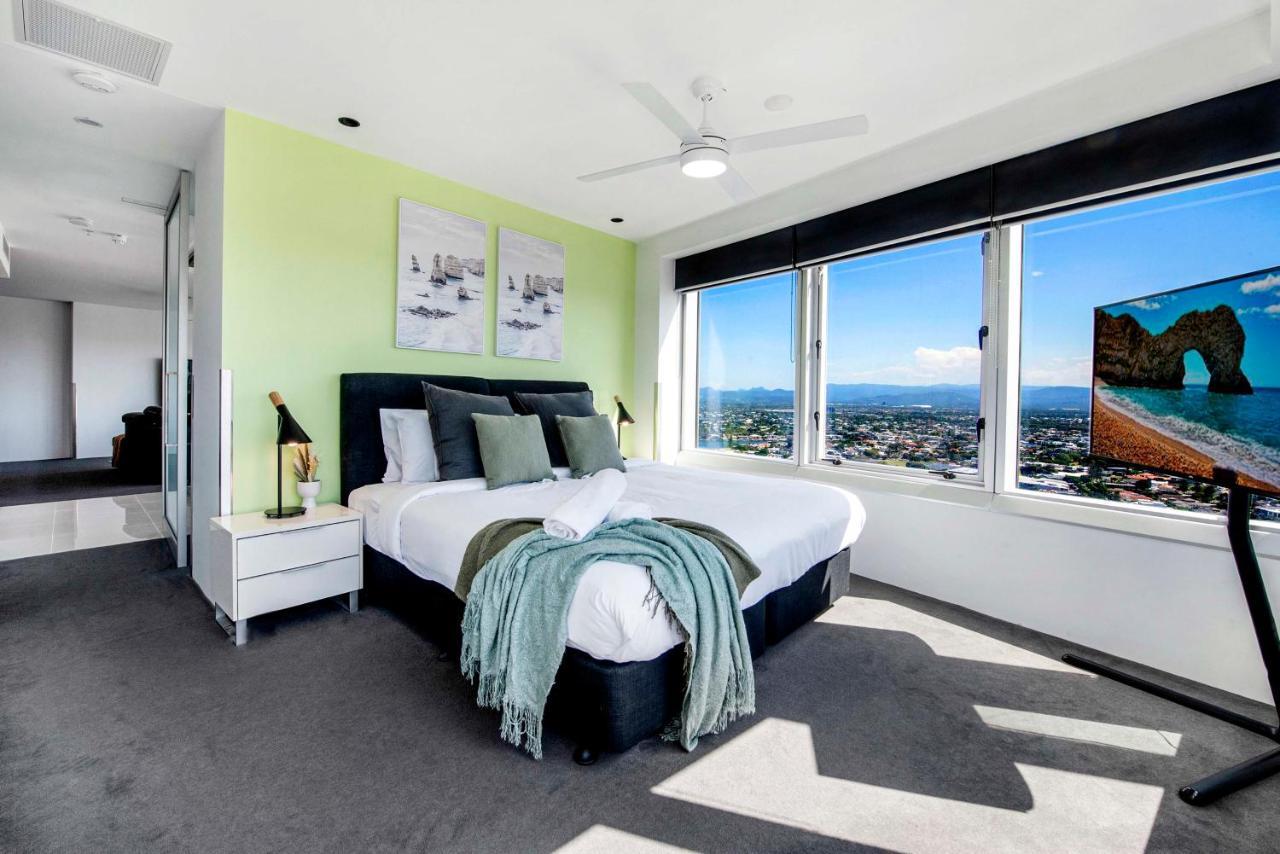 Apartment Q Tower At Surfers Paradise - From Level 3 - Private & Self Contained