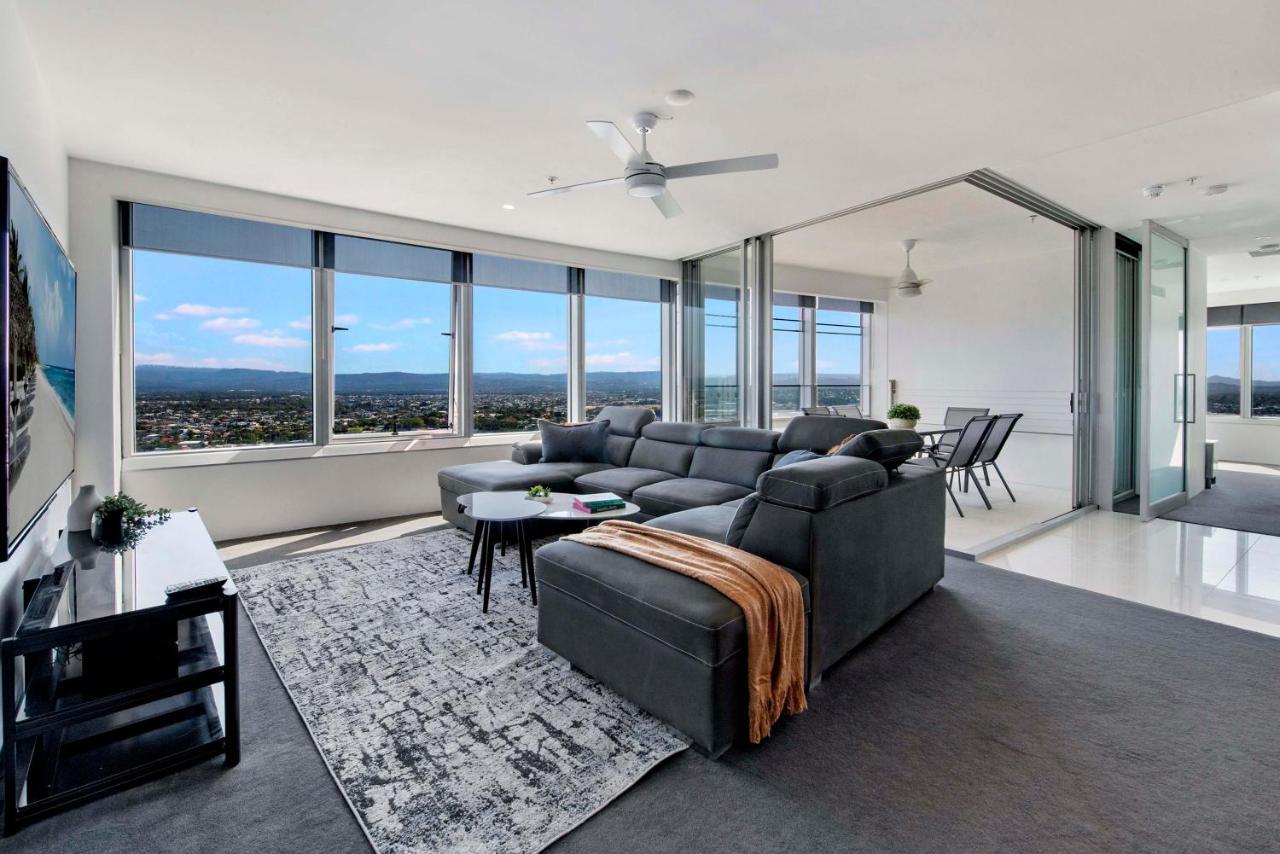 Q Tower At Surfers Paradise - From Level 3 - Private & Self Contained Apartment