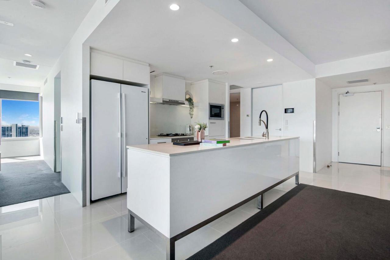 Q Tower At Surfers Paradise - From Level 3 - Private & Self Contained Apartment