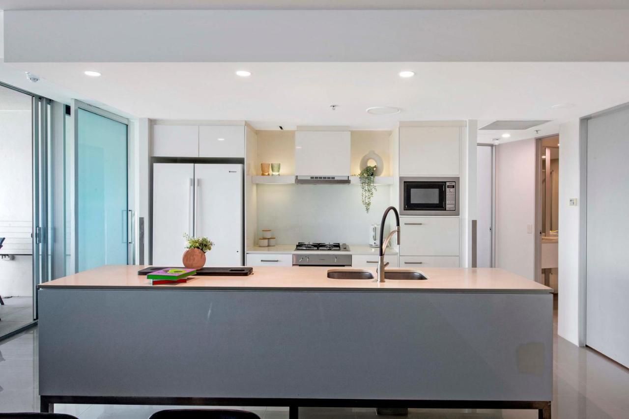 Q Tower At Surfers Paradise - From Level 3 - Private & Self Contained Apartment Gold Coast