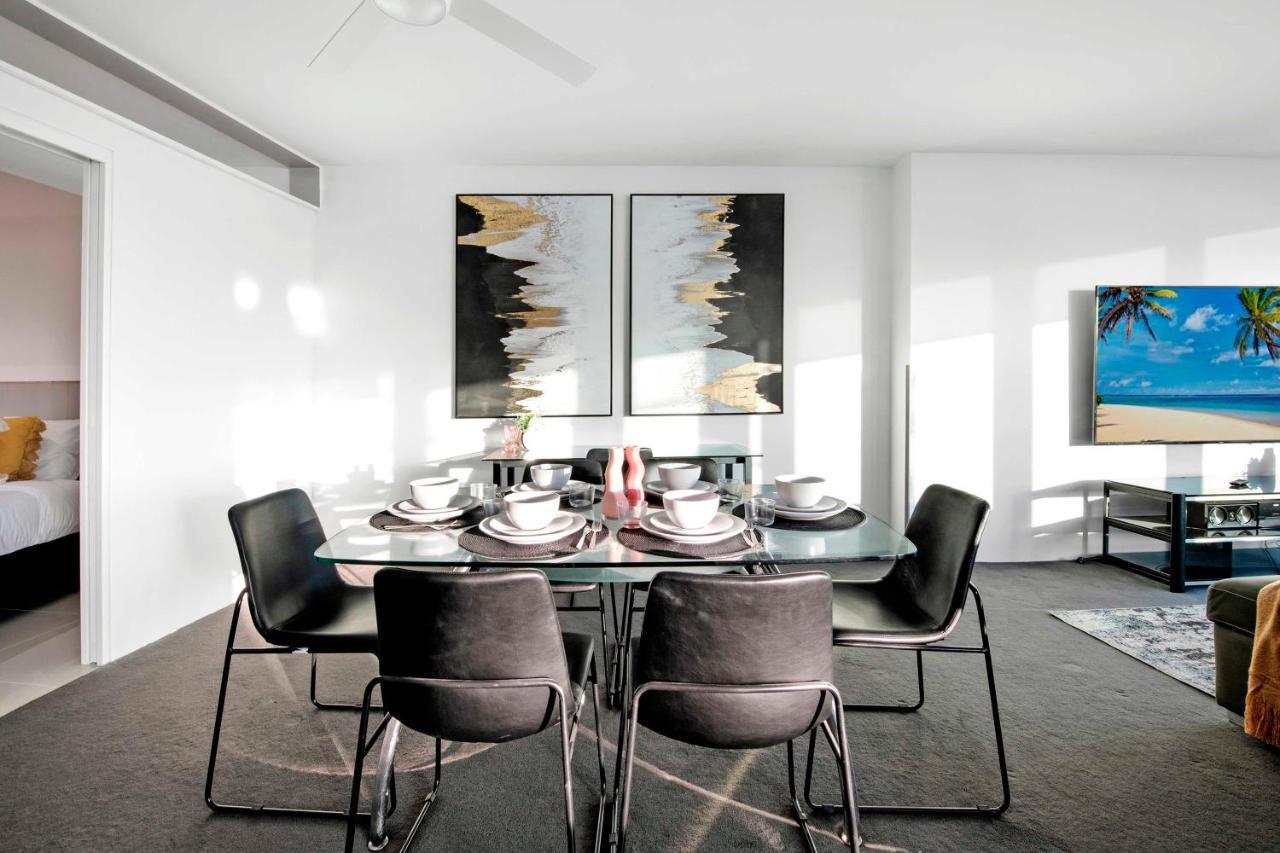 Apartment Q Tower At Surfers Paradise - From Level 3 - Private & Self Contained