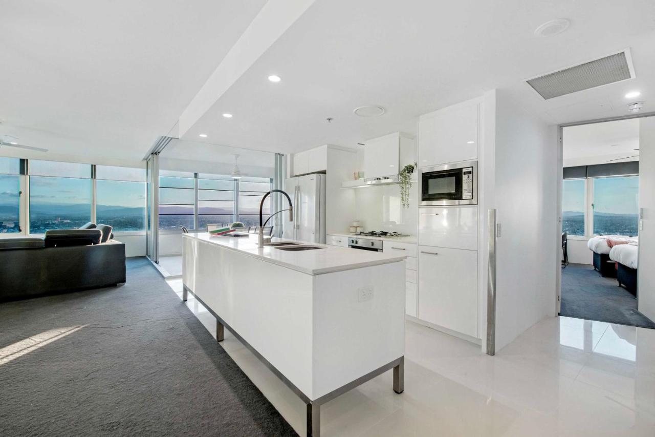 Q Tower At Surfers Paradise - From Level 3 - Private & Self Contained Gold Coast
