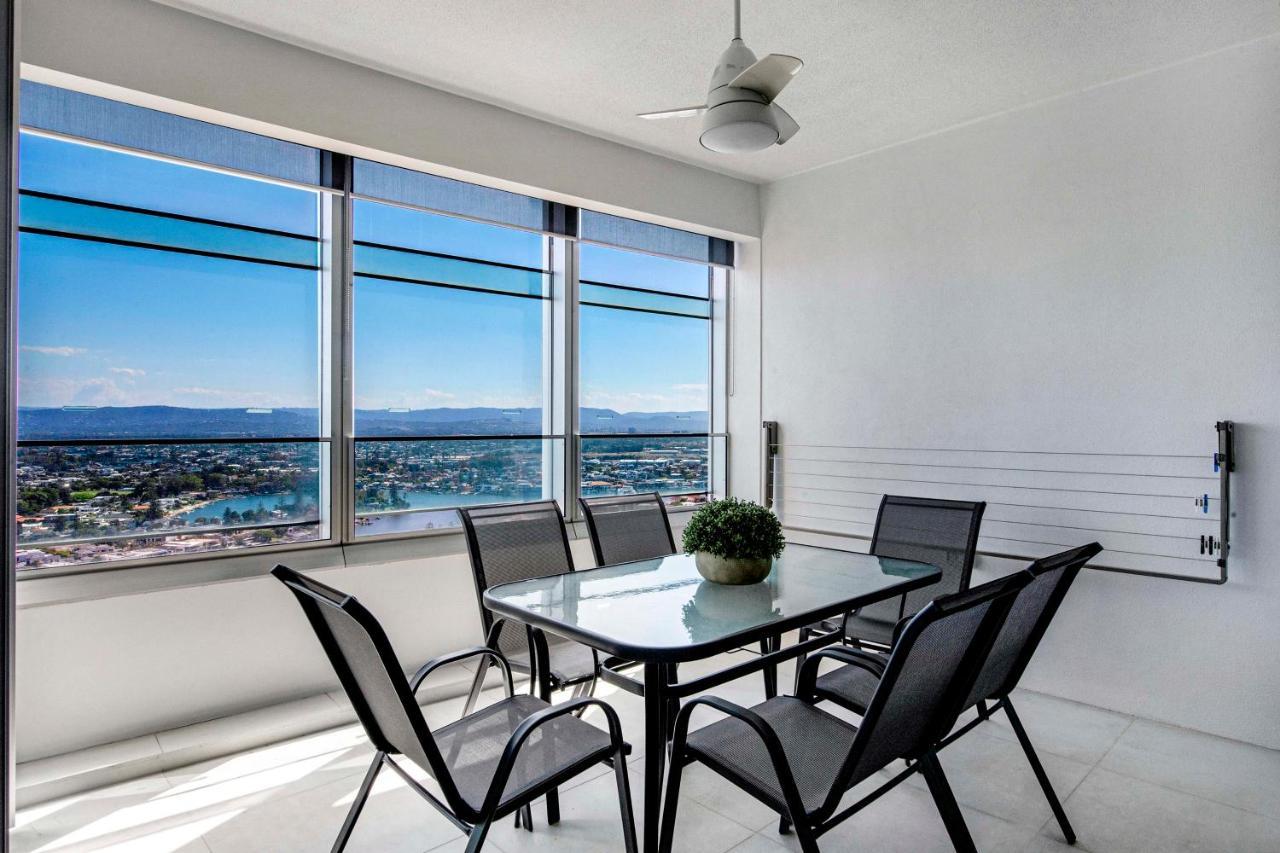 Q Tower At Surfers Paradise - From Level 3 - Private & Self Contained Apartment Gold Coast