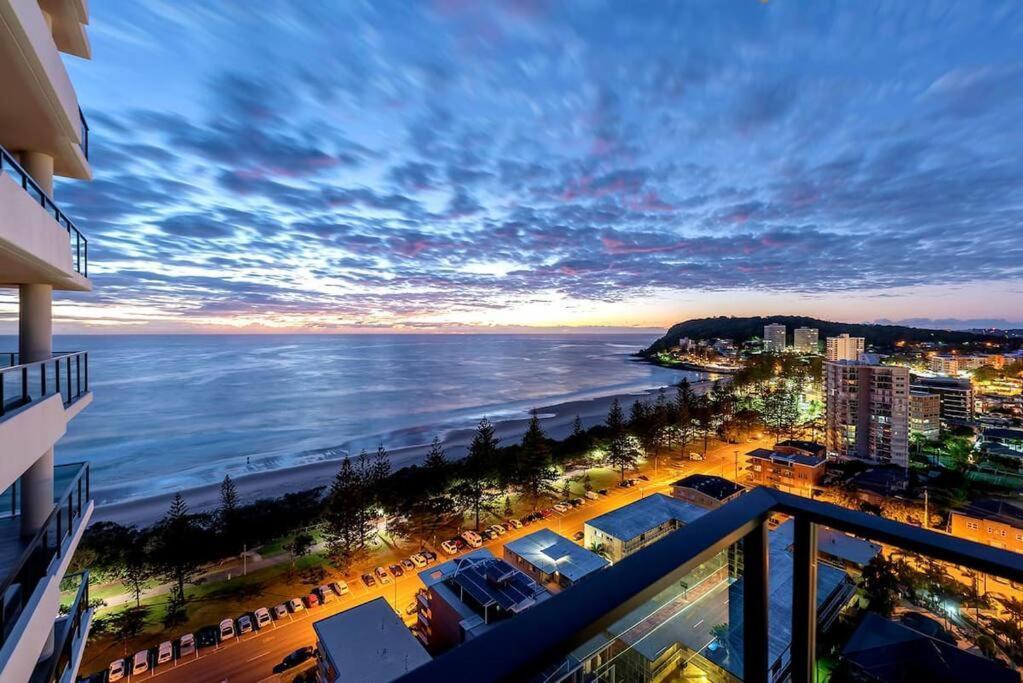 5 Star Beachfront Sky In Prime Location Gold Coast
