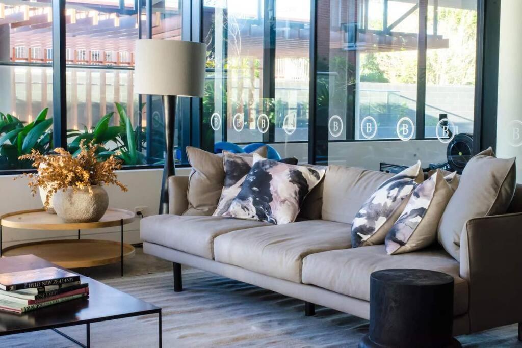 5 Star Beachfront Sky In Prime Location * Gold Coast