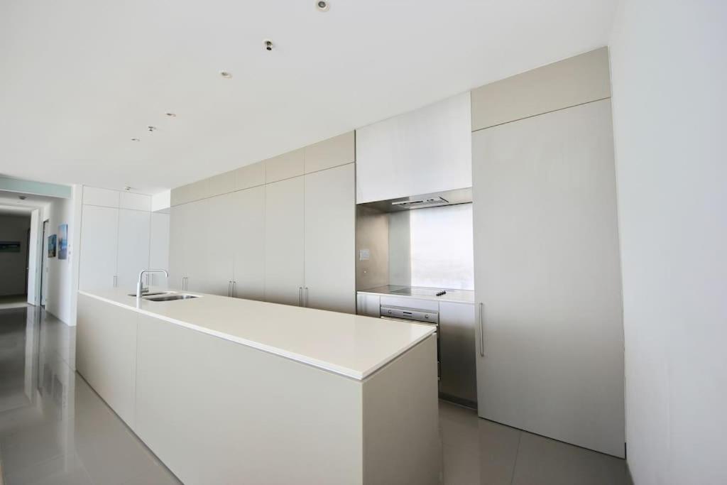 Beachfront Air On Broadbeach, Amazing Views Apartment