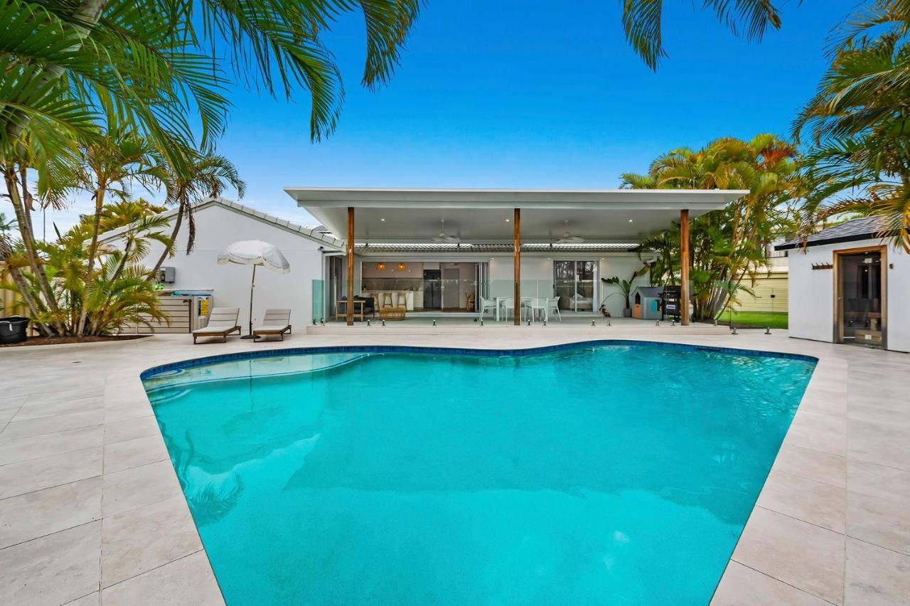 Luxury In The Heart Of Burleigh Holiday home