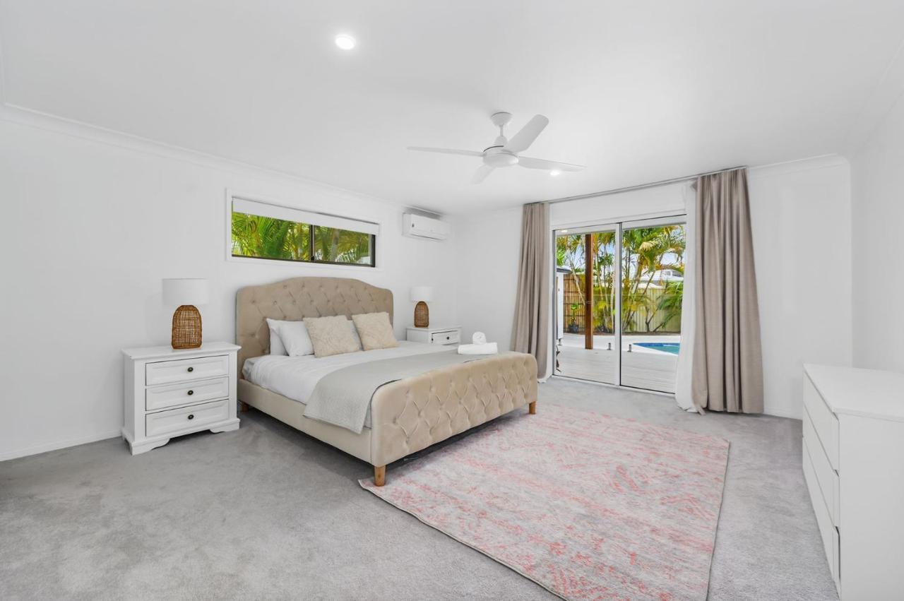 Luxury In The Heart Of Burleigh Holiday home