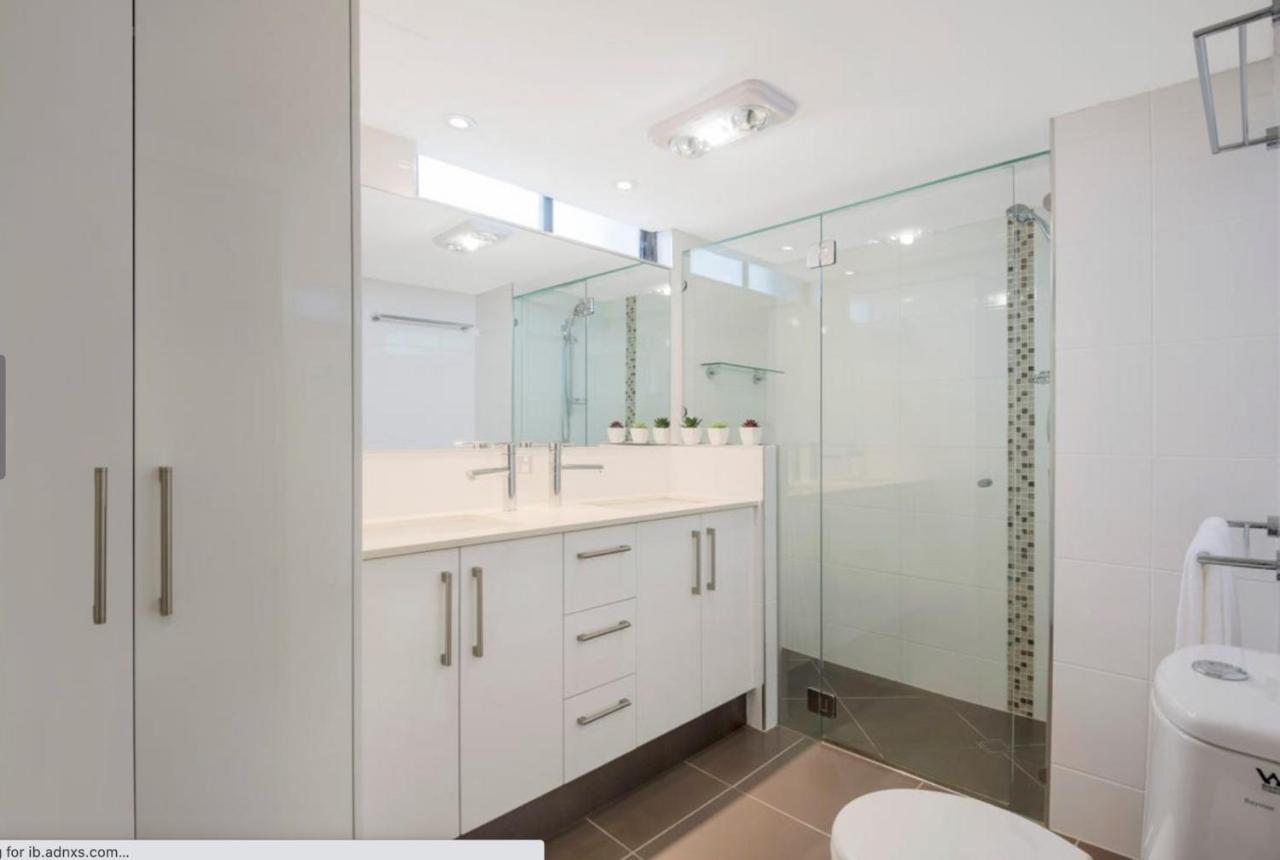 Absolute Beachfront Royal Palms Apartment Gold Coast