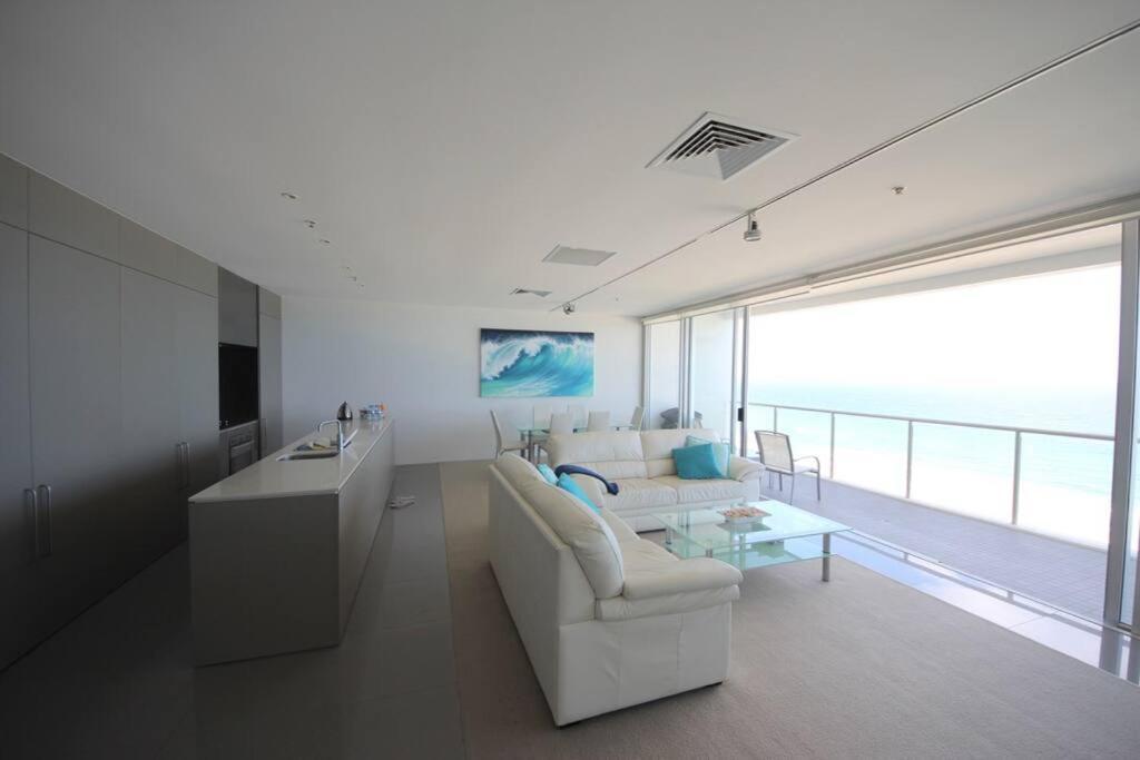 Apartment Beachfront Air On Broadbeach, Amazing Views