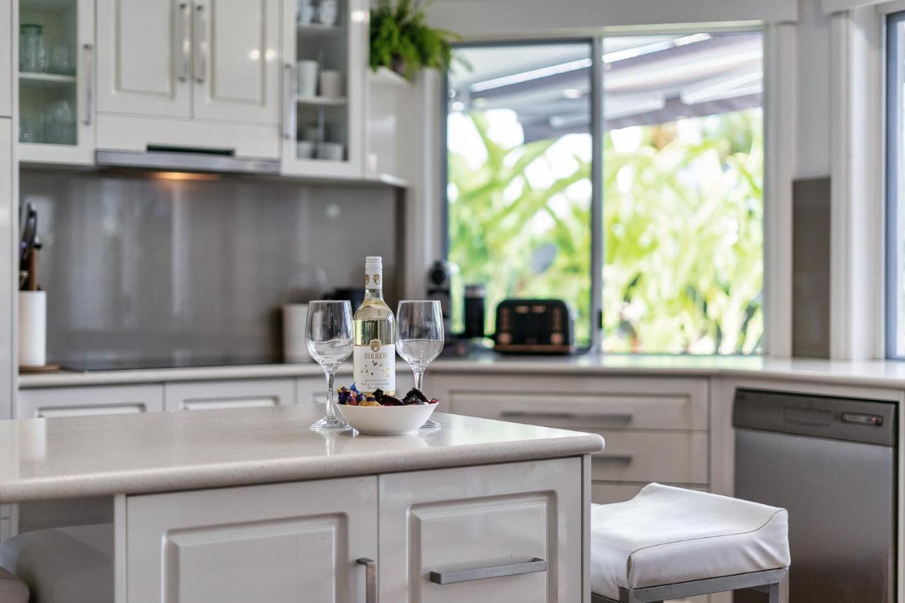 Seaclusion 5 Bed Waterfront, Sleeps 12 Holiday home Gold Coast