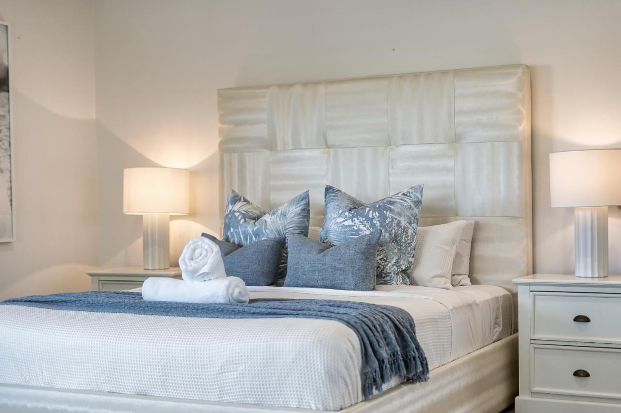 Seaclusion 5 Bed Waterfront, Sleeps 12 *