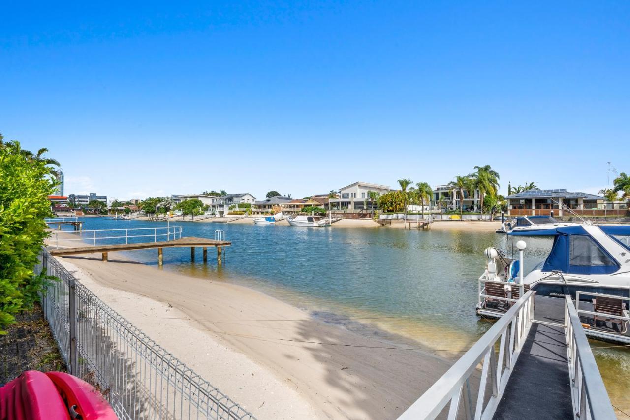 Seaclusion 5 Bed Waterfront, Sleeps 12 Holiday home Gold Coast