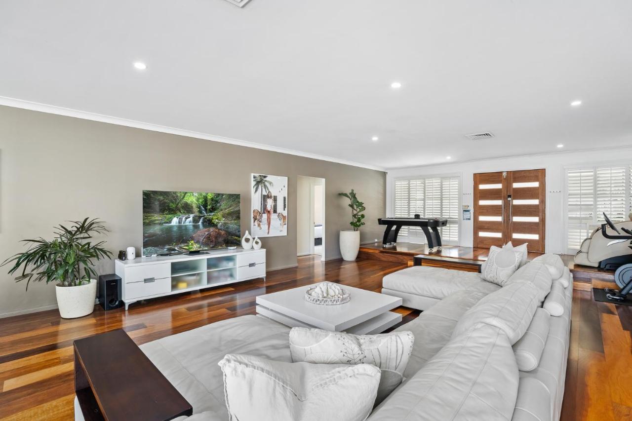 Seaclusion 5 Bed Waterfront, Sleeps 12 * Gold Coast